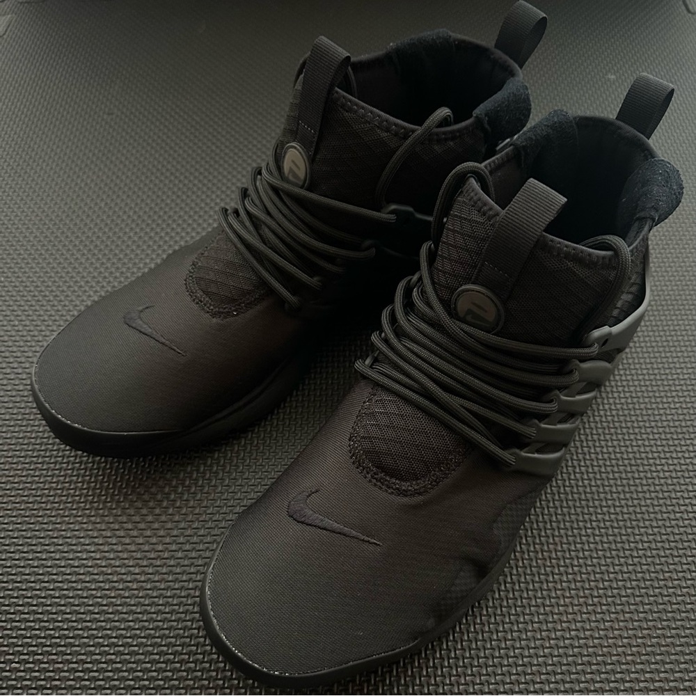 Nike Air Presto Mid Utility ‘Triple Black’